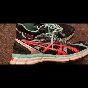 ASICS Womens size 9